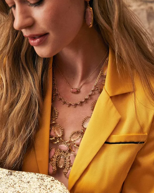 Elisa Vintage Gold Etch Frame Short Pendant Necklace In Blush Pink Quartzite^Kendra Scott Shop