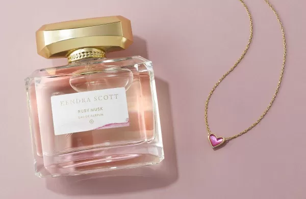Framed Ari Heart Gold Pendant Necklace In Azalea Illusion And Ruby Musk Eau De Parfum 75Ml Fragrance Gift Set^Kendra Scott Best Sale